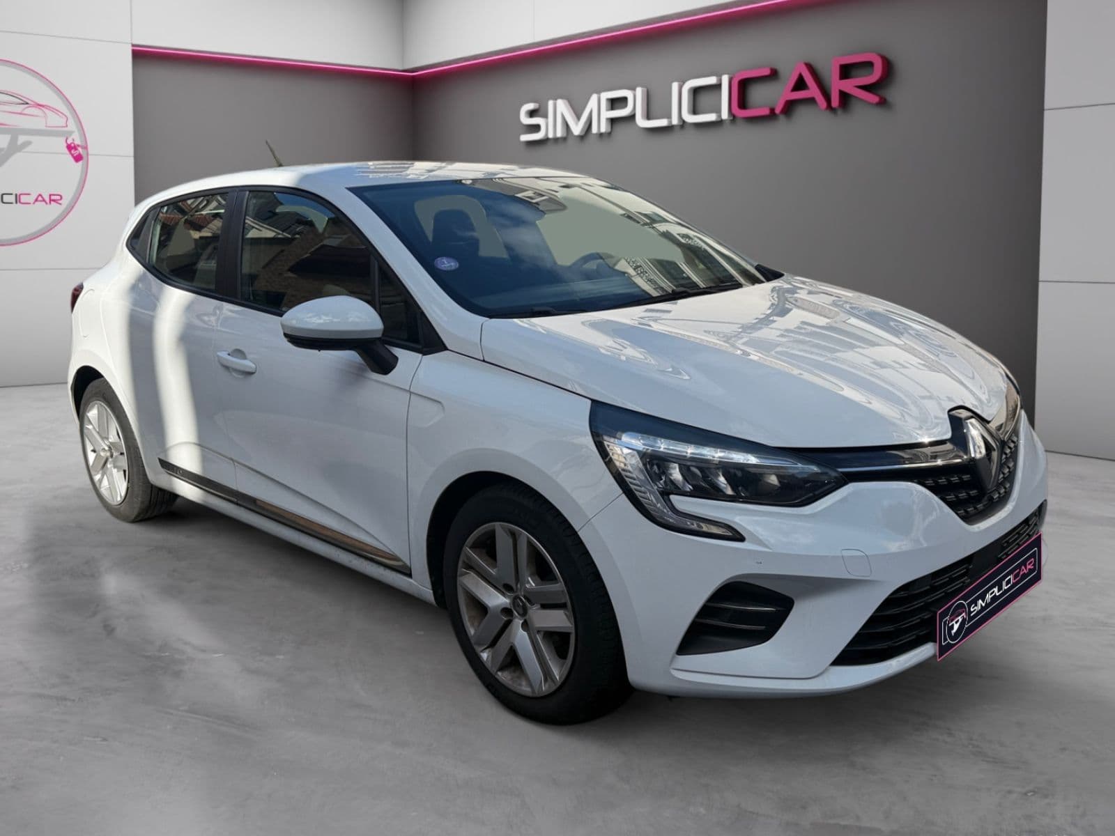 Lucas Carneiro - Vente Renault Clio V